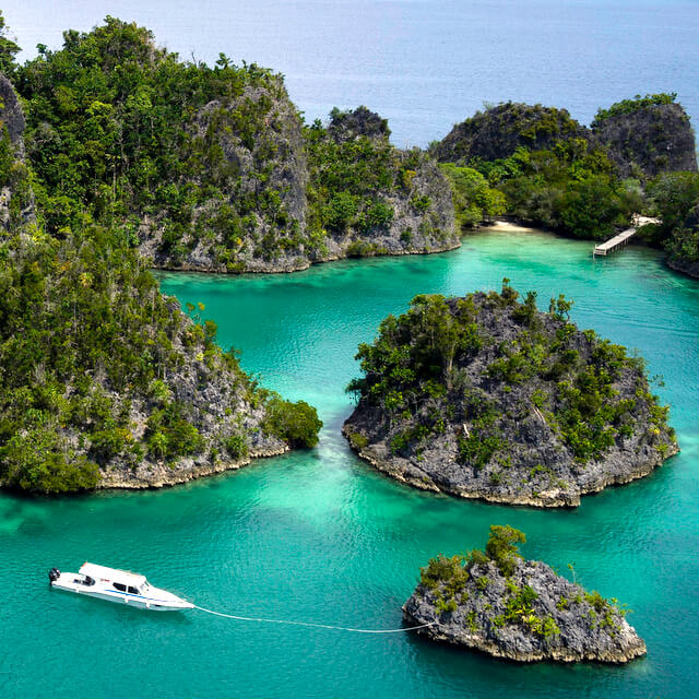 5 Amazing Sailing Destinations in Indonesia