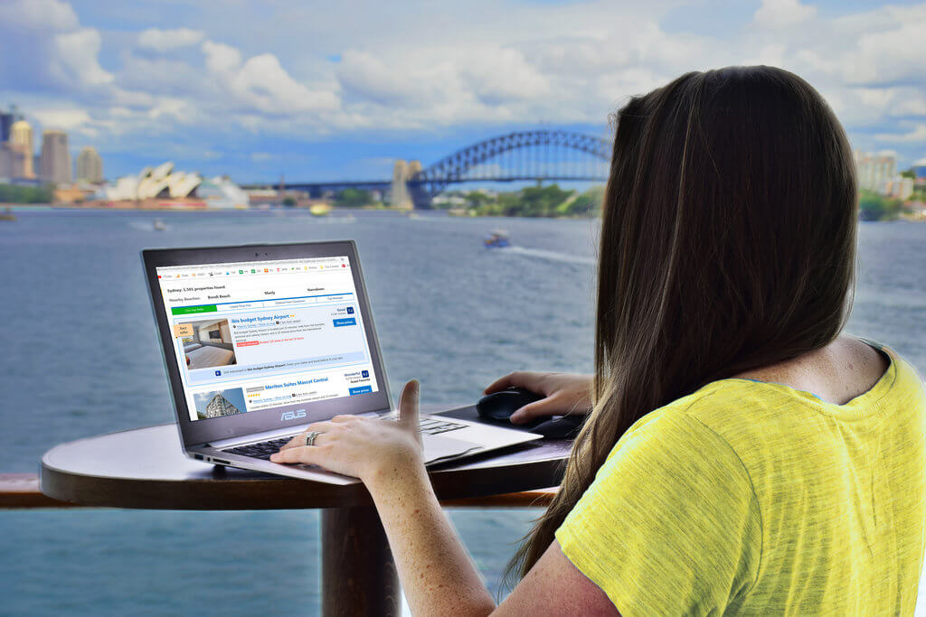 Booking hotels Online Laptop TRVL