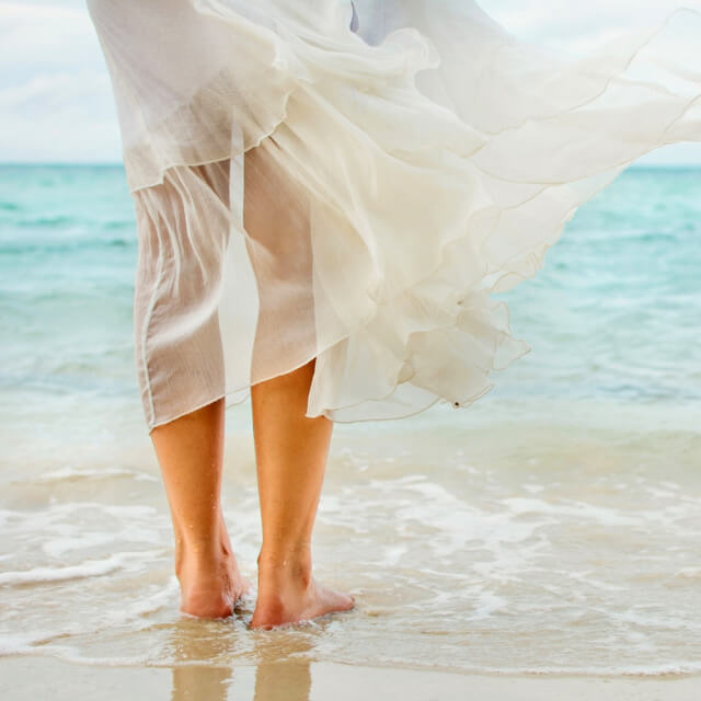 what to wear to a beach wedding 2019