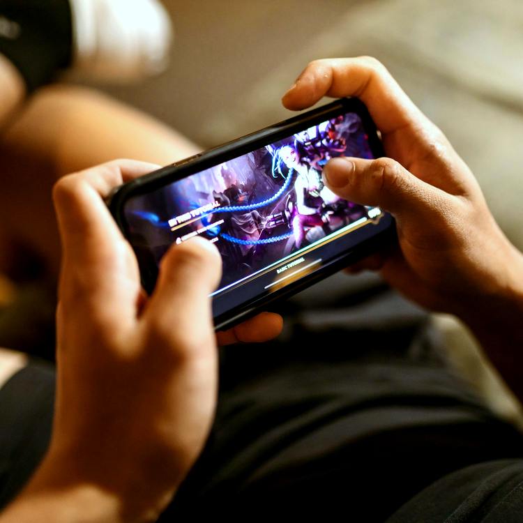 The Best Gaming Apps to Download While Travelling